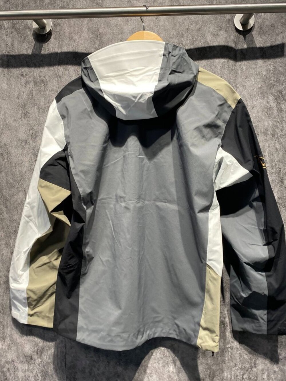 Arc'teryx BEAMS Hardshell Jacket - Picture 2 of 7